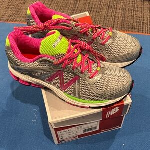 NWT New Balance 780 Women's Athletic Shoes - Gray, Pink, and Neon Green